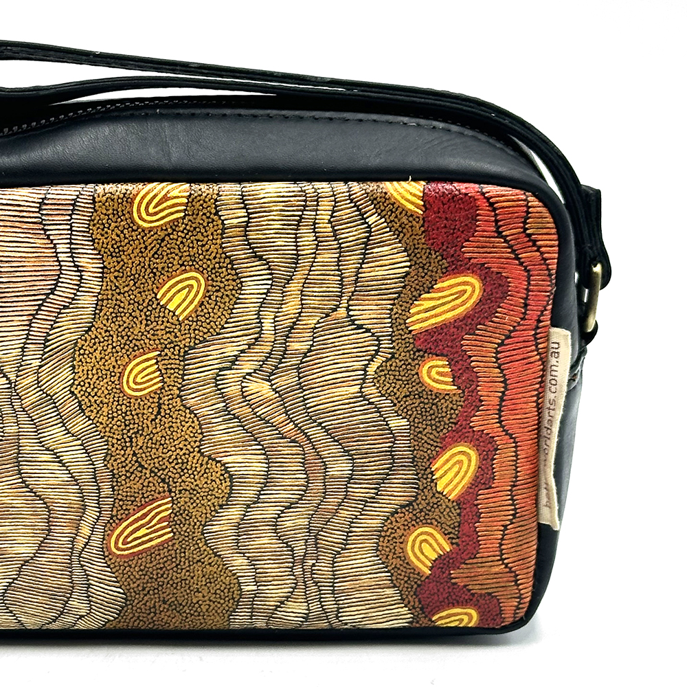 Printed Toiletry Bag Leather - 18 x 10.5 x 6cm-DYM922