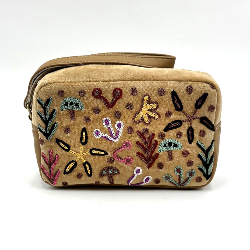 Velvet Toiletry Bag - 18 x 10.5x 6 cm-BMO419