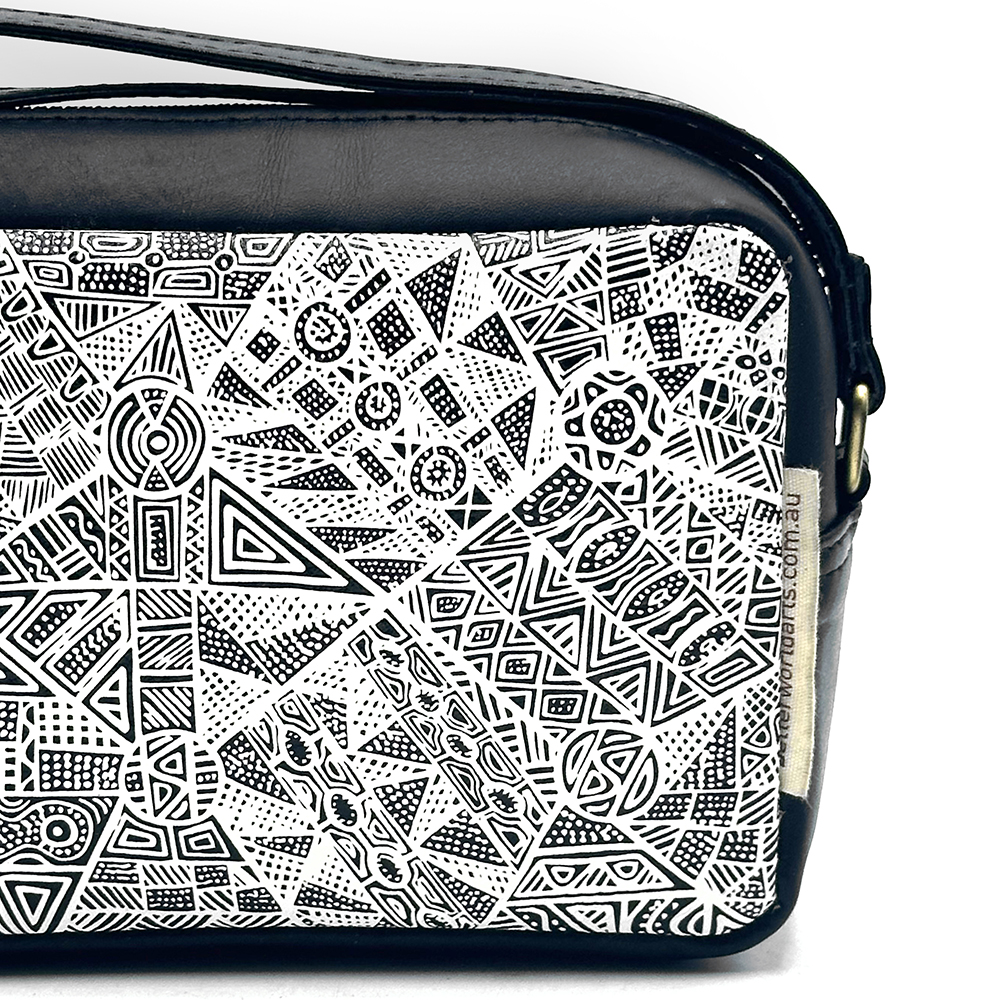 Printed Toiletry Bag Leather - 18 x 10.5 x 6cm-SIT179