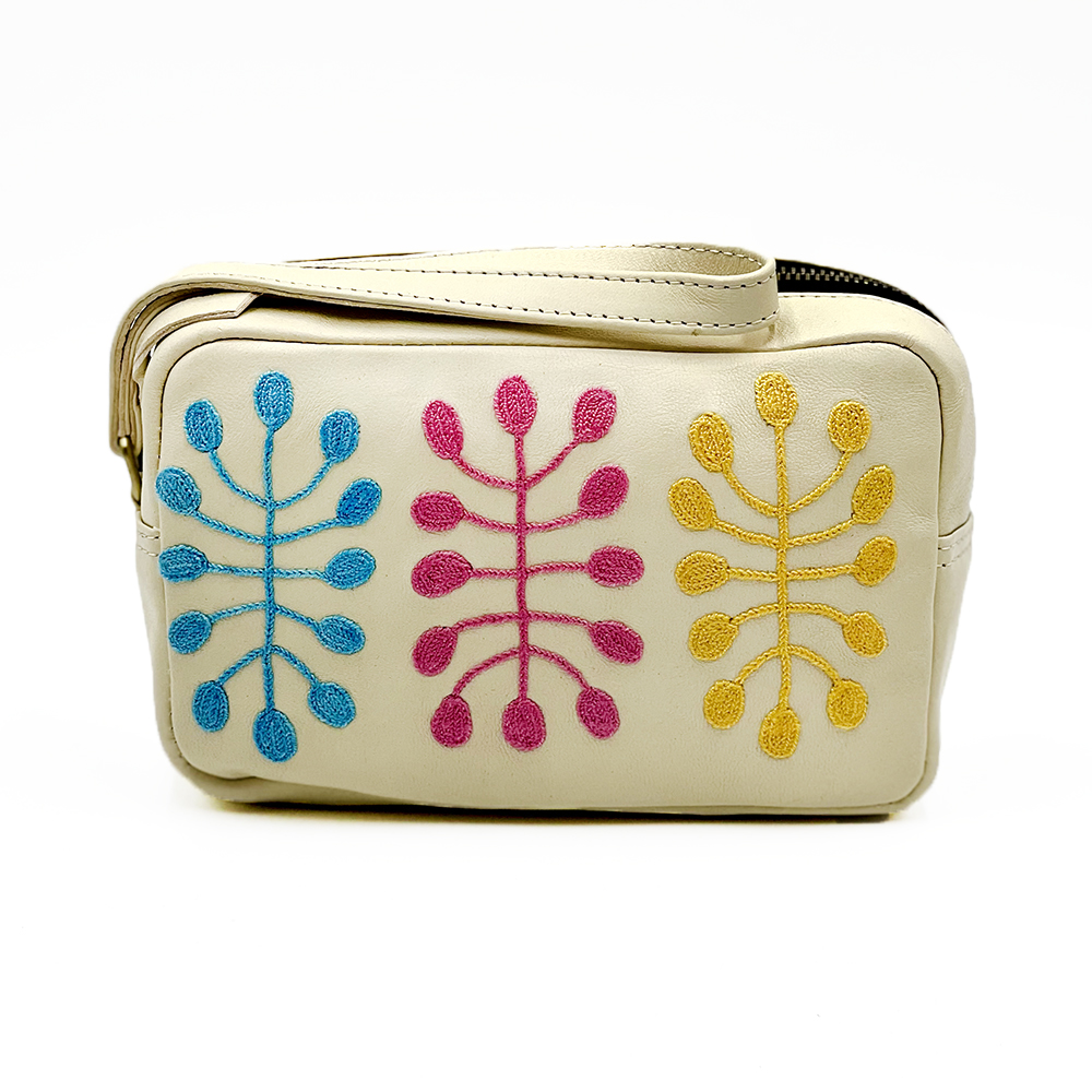 Leather Emb Toiletry Bag - 18 x 10.5 x 6cm-MNA320